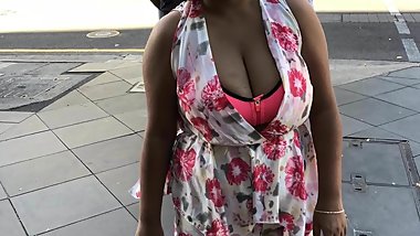 Indian NRI desi Wife show cleavage boobs in public