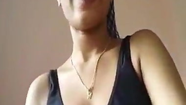 Desi teen showing her hot and big boobs