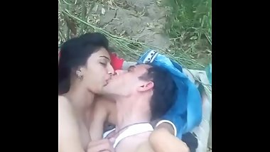 Desi lover fuck in romantic mood in jungle