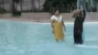 Bangla desi  Shame less ladys  bath(1)