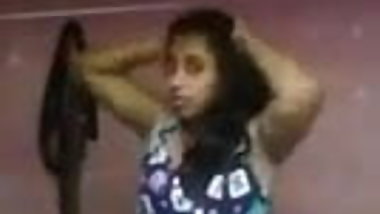 DESI GIRL SRIPPING ON CAM