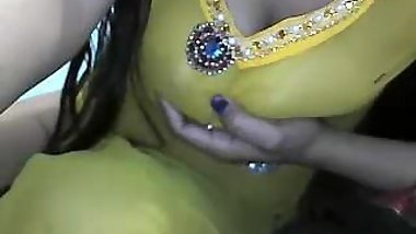 desi indian big tits showing on webcam
