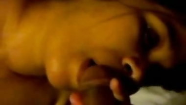 desi aunty playing with a small dick