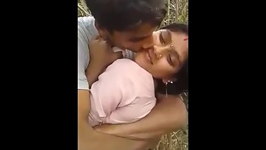 Desi Cute Bhabhi outdoor fucking